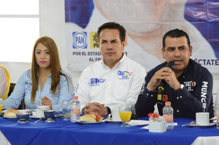 Brenda Escamill, Víctor HUgo y Beto Díaz.