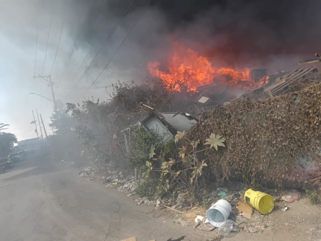 Bomberos de Ecatepec sofocan incendio en La Monera – El Garrote Periodismo  Crítico